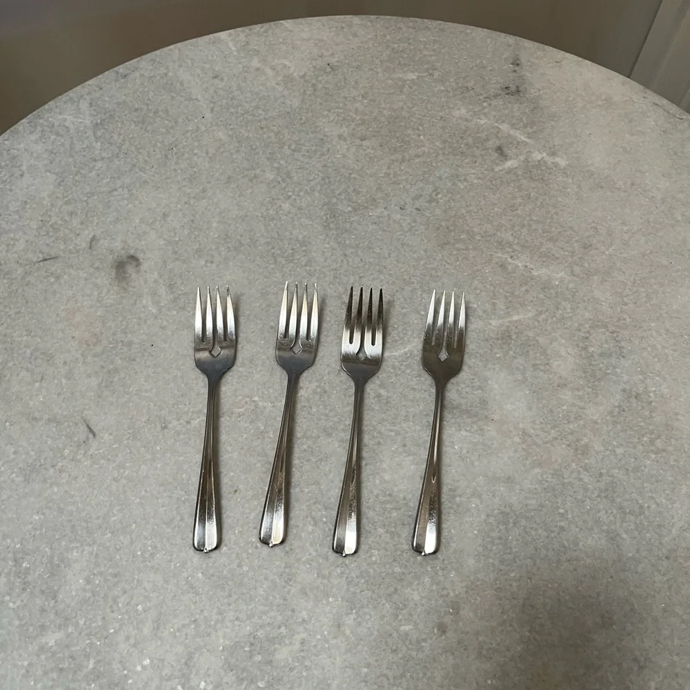 Set Of 4 Forks, Oneida USA, Vintage, Stainless Steel
